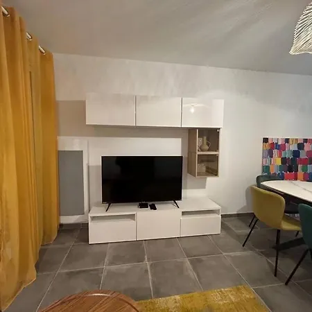 Jardin Secret C01 Apartment